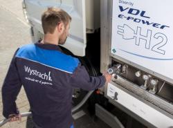 Copyright_Wystrach_Refueling_the_truck2.jpg
