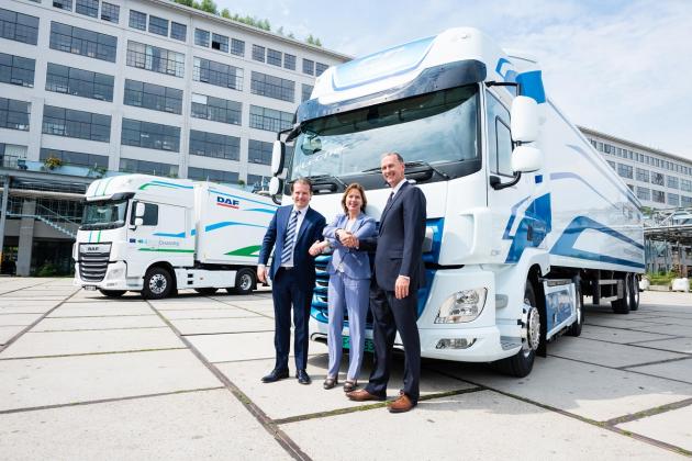 VDL Groep and DAF present electric truck
