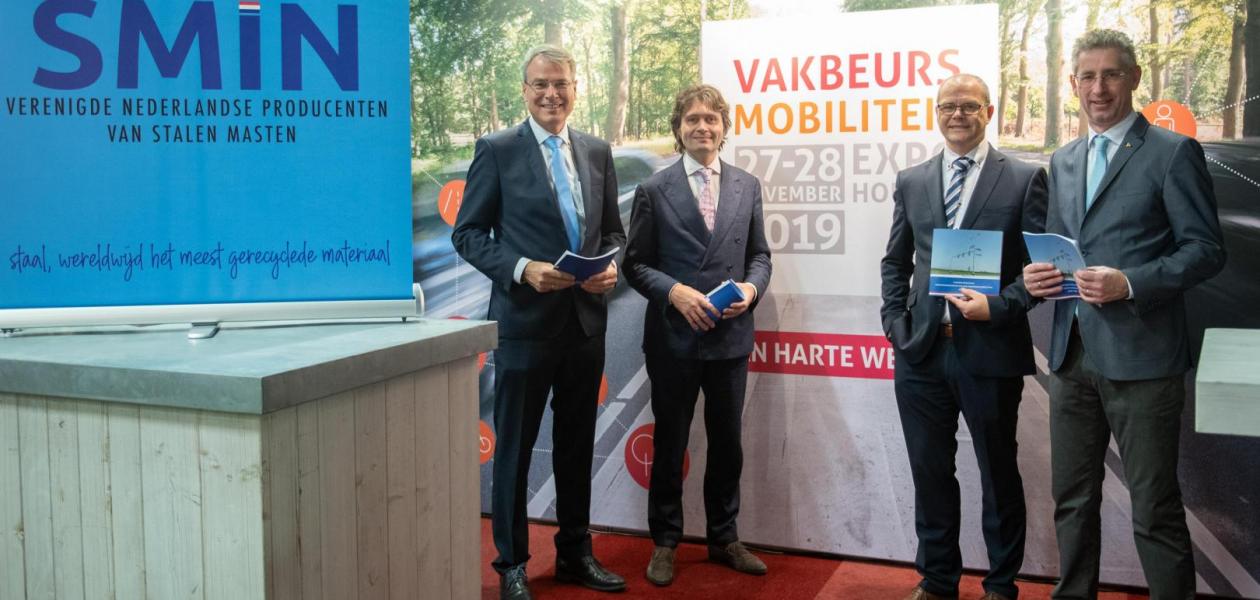 Nederlandse fabrikanten van stalen masten slaan handen ineen