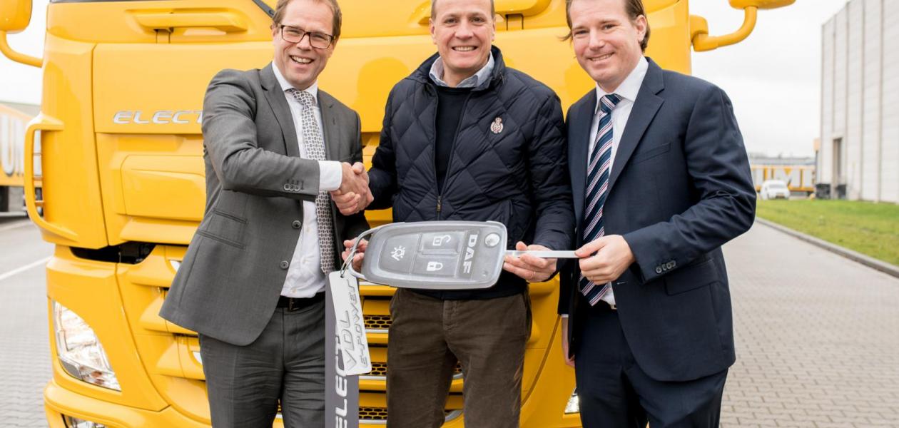 VDL and DAF deliver first electric truck to Jumbo