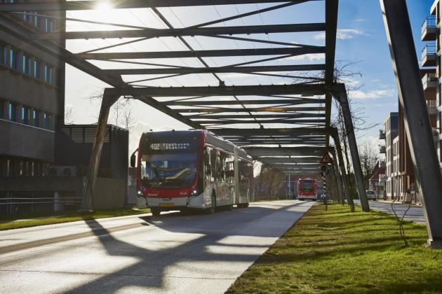 1.000.000 de kilomètres électriques à Eindhoven VDL félicite Hermes pour ce jalon électrique