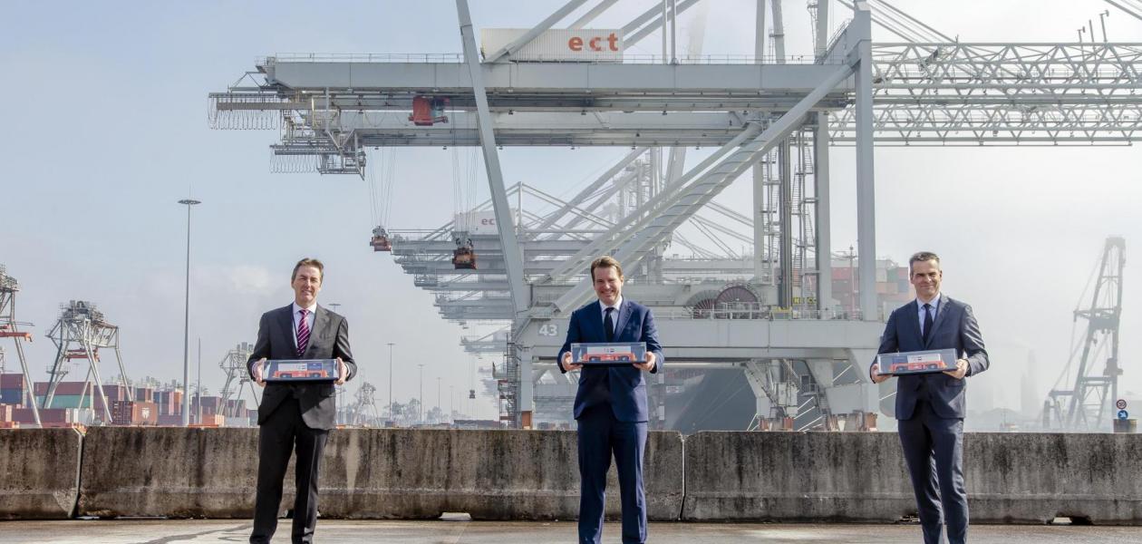 VDL krijgt order voor 77 automatisch geleide voertuigen voor Rotterdamse haven