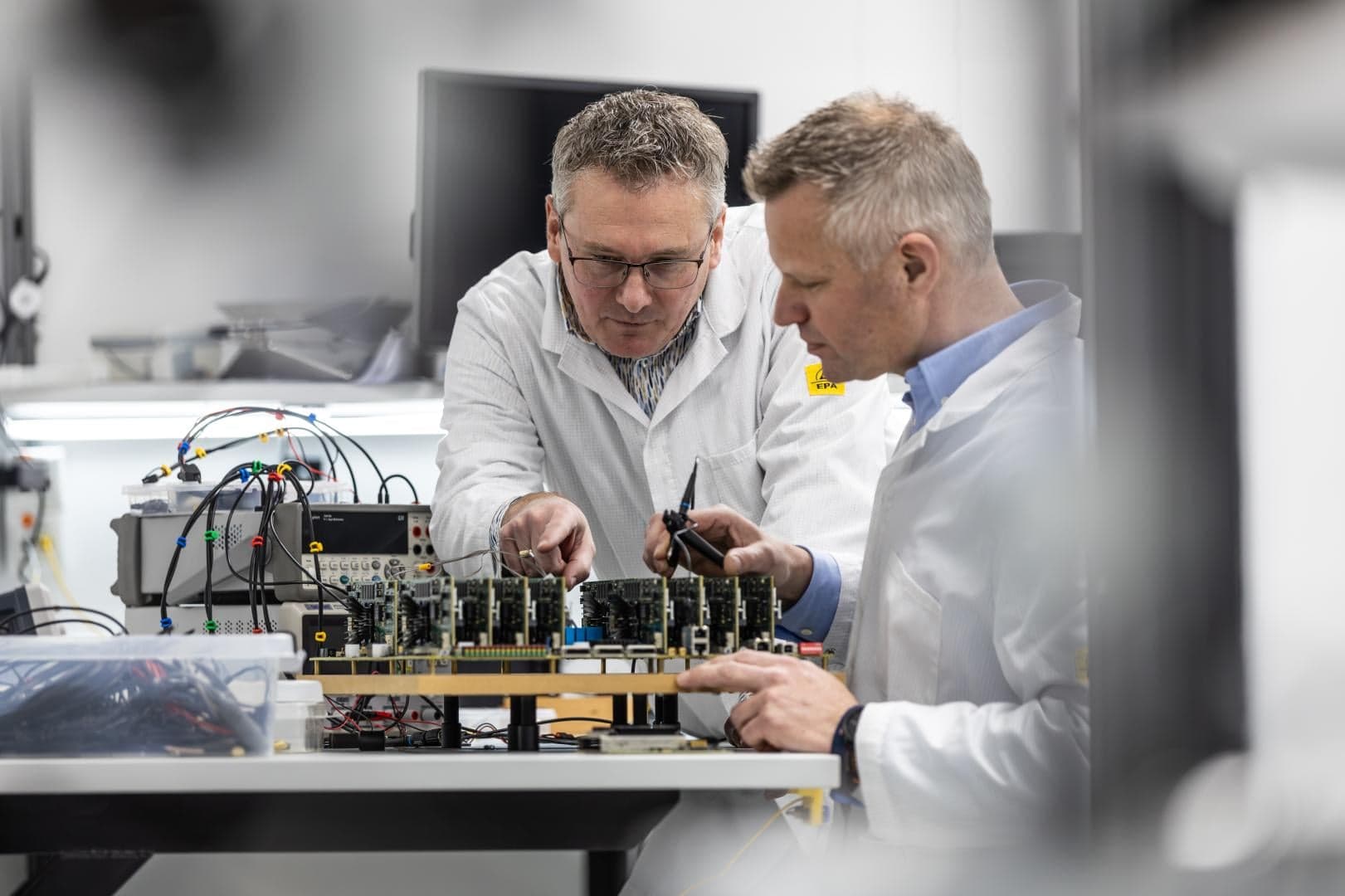 VDL stärkt seine Position in der Elektronik durch den Kauf von Sintecs