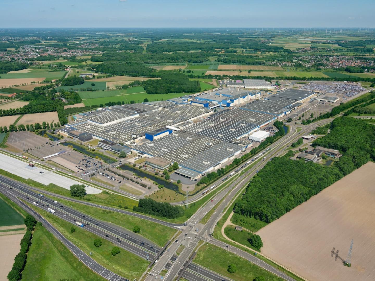 Provinz Limburg und VDL investieren gemeinsam in die Zukunft der VDL-Standort in Born